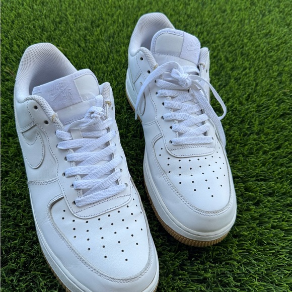 Nike Air Force One - Picture 1 of 4